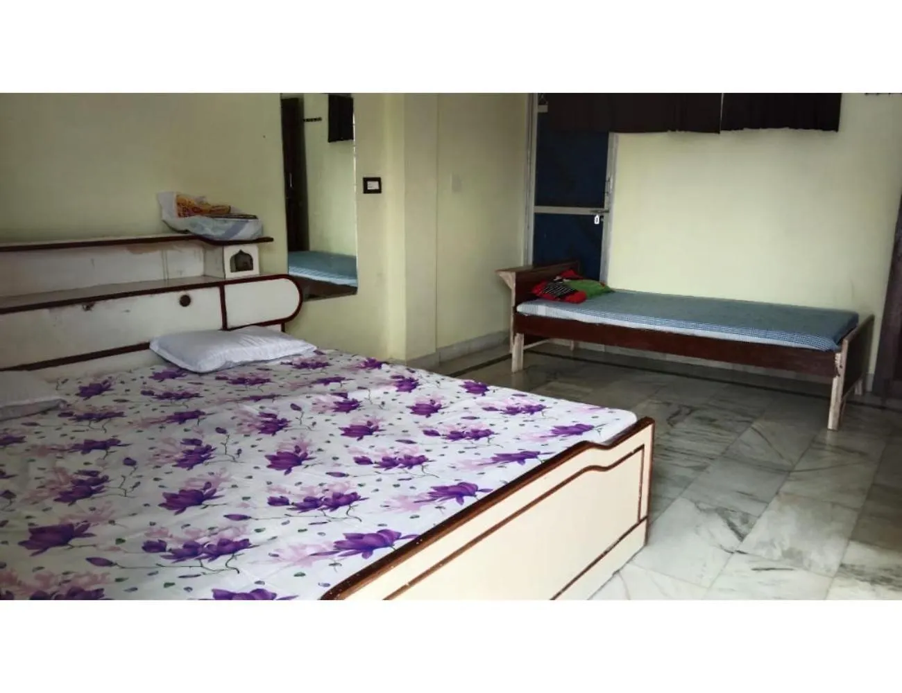 Ishwari Guest House, Varanasi India